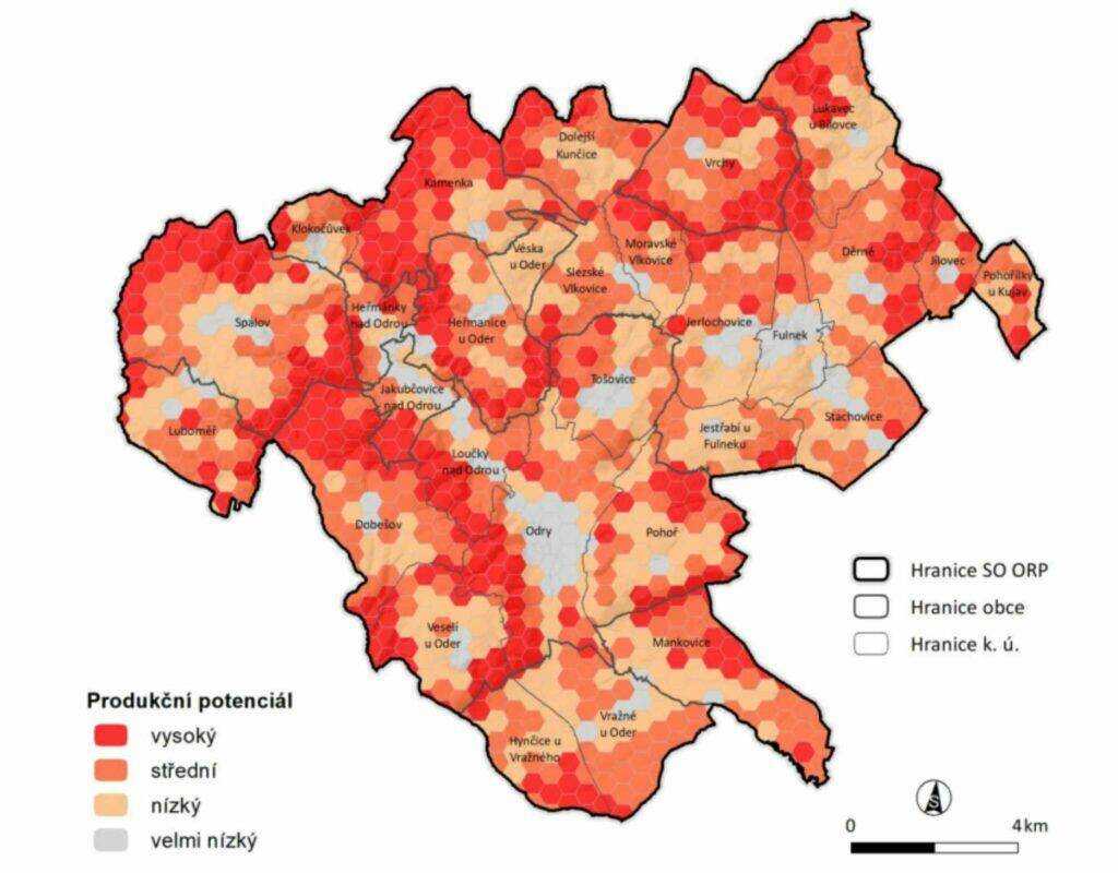 Mapa produkčního potenciálu v ORP Odry zobrazuje území rozdělené do čtyř kategorií: velmi nízký (šedá), nízký (světle oranžová), střední (oranžová) a vysoký (červená). Produkční potenciál je zde hodnocen z hlediska vhodnosti území pro zemědělské a lesnické využití. Vyšší produkční potenciál se nachází zejména v jižní a východní části území, zatímco centrální oblasti vykazují spíše střední a nízký potenciál. Mapa zahrnuje také vyznačení hranic ORP, obcí a katastrálních území.