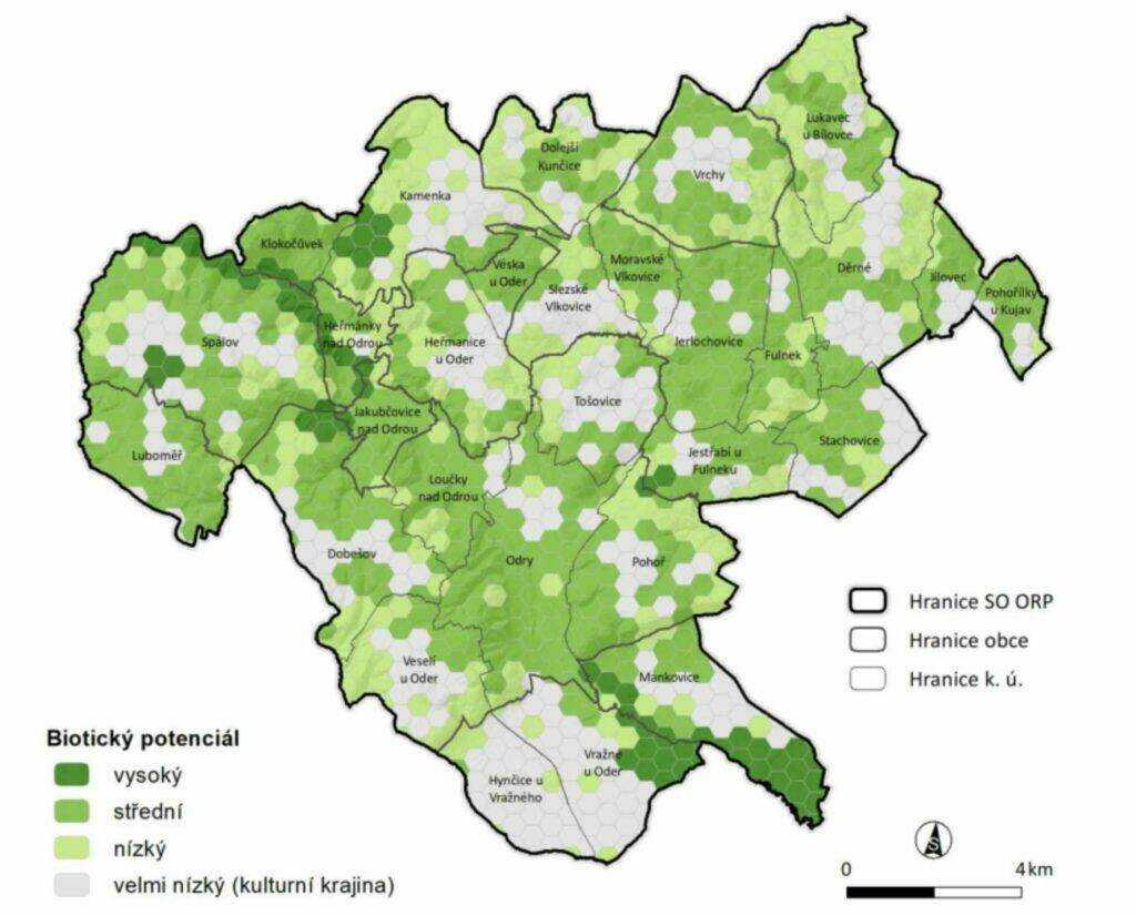 Mapa biotického potenciálu v ORP Odry znázorňuje rozložení území podle jeho potenciálu, rozděleného do čtyř kategorií: velmi nízký (kultivovaná kulturní krajina, šedá barva), nízký (světle zelená), střední (zelená) a vysoký (tmavě zelená). Mapa zobrazuje biotický potenciál na základě ekologických hodnot a možnosti podpory biodiverzity. Hranice ORP, obcí a katastrálních území jsou vyznačeny černými liniemi. Vyšší biotický potenciál je zaznamenán především v západní části území, zatímco centrální a východní oblasti vykazují spíše nízký a velmi nízký potenciál.