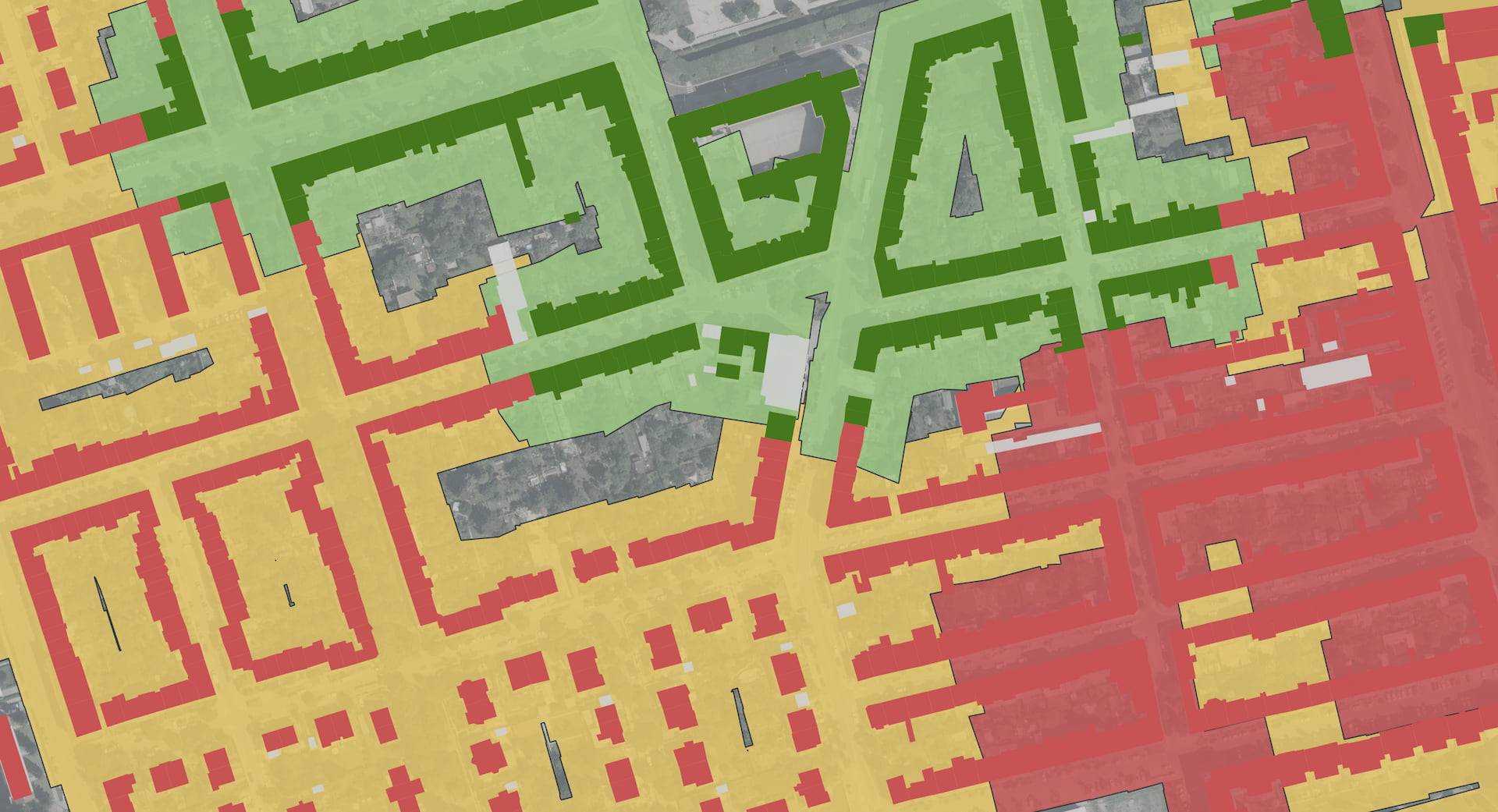 Kombinovaná syntetická mapa, která integruje všechny tři části pravidla 3-30-300. Zelené plochy označují oblasti splňující všechna tři kritéria (výhled na tři stromy, 30% stromový zápoj, dostupnost veřejné zeleně do 300 metrů), žluté oblasti splňují jen některé z podmínek a červené oblasti nesplňují pravidlo 3-30-300 a jsou potenciálně problematické z hlediska urbanistického plánování a kvality života obyvatel.